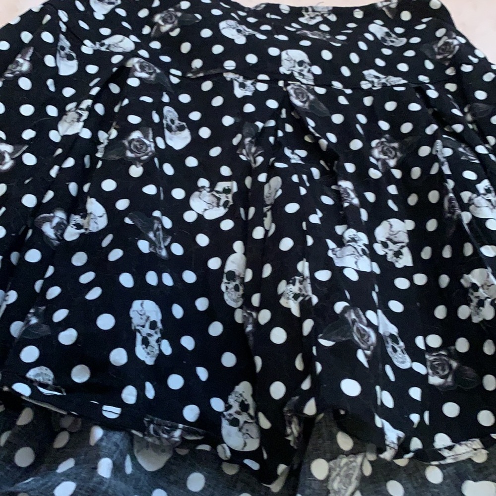 Skull skirt - Picture 3 of 6
